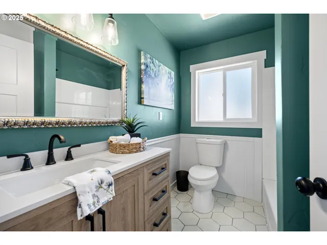 $579,000 | 24315 Peoria Road, Harrisburg, OR 97446