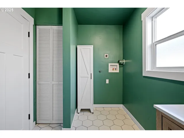 $579,000 | 24315 Peoria Road, Harrisburg, OR 97446