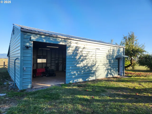 $579,000 | 24315 Peoria Road, Harrisburg, OR 97446