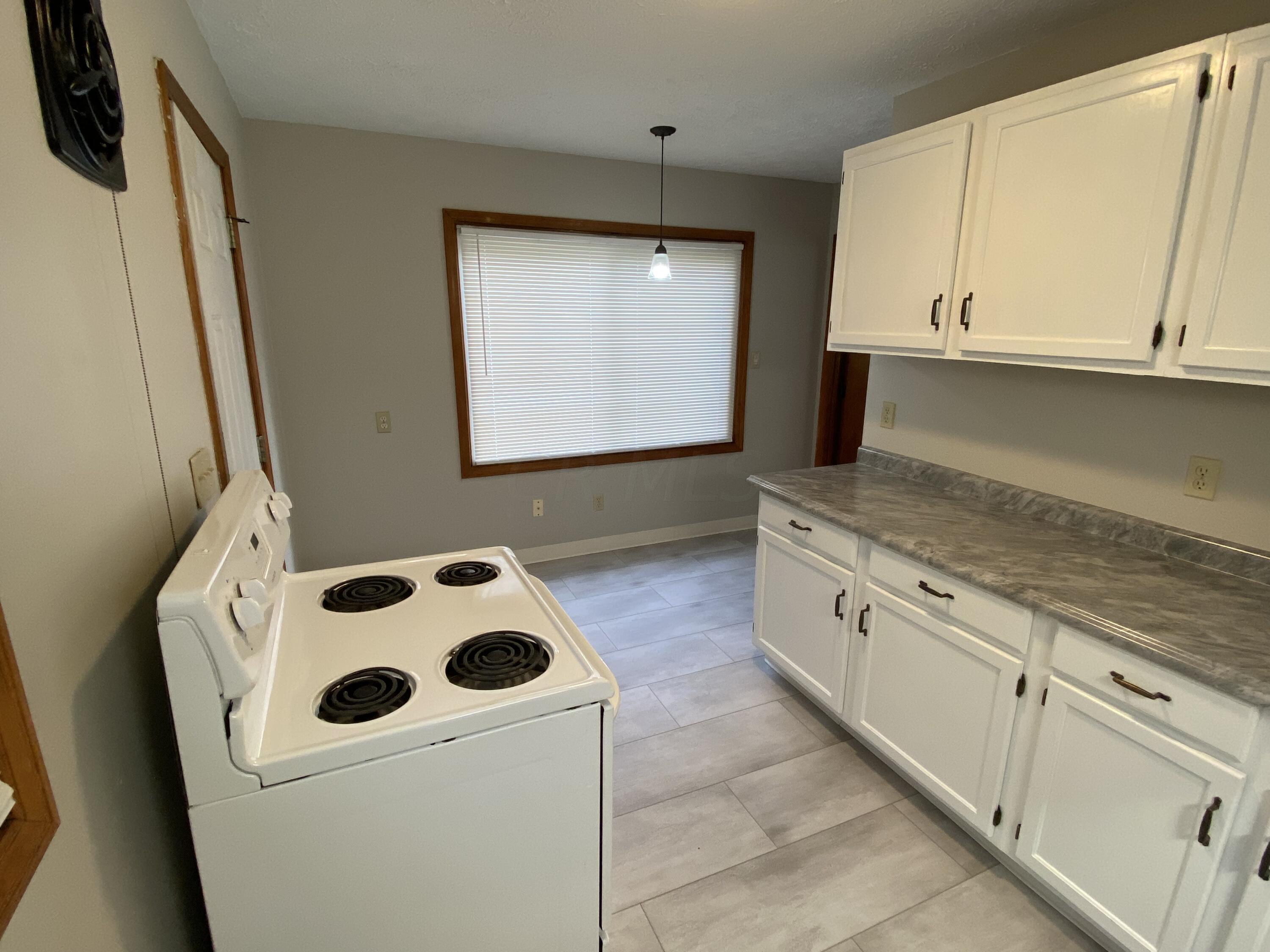 112 South Ashburton Road Columbus, OH 43213 - Photo 6 of 17 IMG_2421