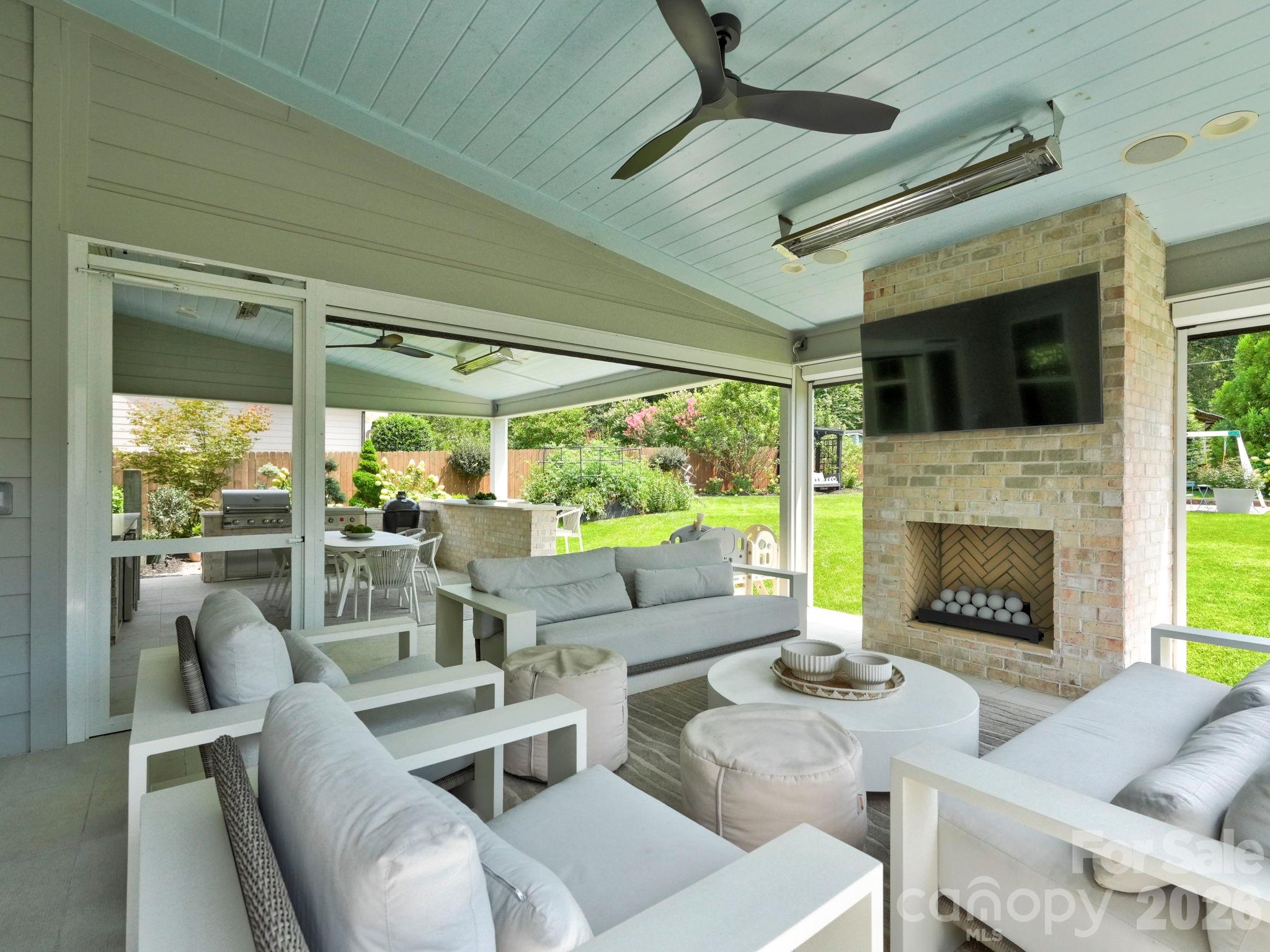 2028 Eaton Road Charlotte, NC 28205 - Photo 3 of 48 Gallery Image 3