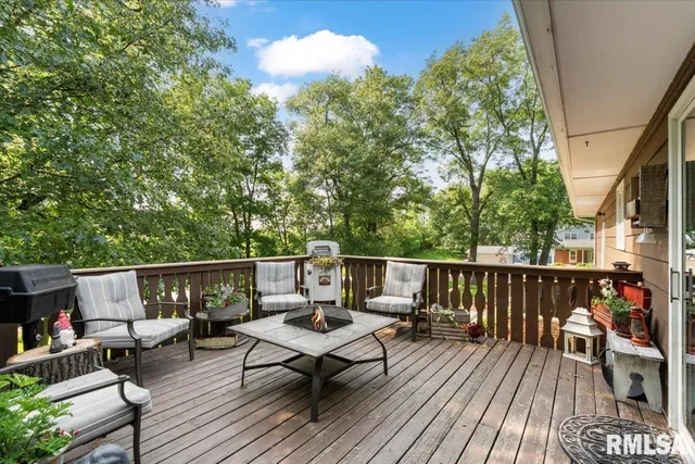 $299,900 | 109 Hillcrest Drive, Geneseo, IL 61254