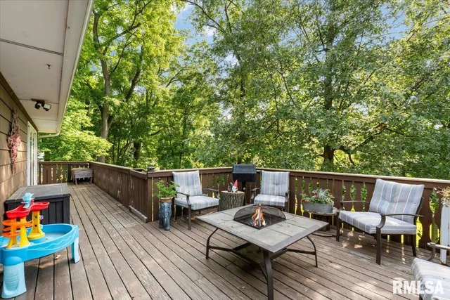 $299,900 | 109 Hillcrest Drive, Geneseo, IL 61254