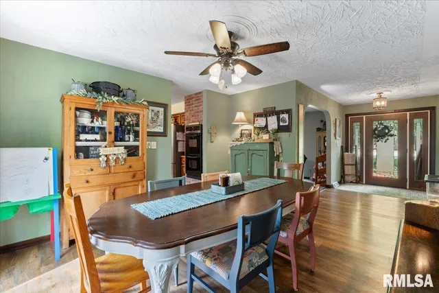 $299,900 | 109 Hillcrest Drive, Geneseo, IL 61254