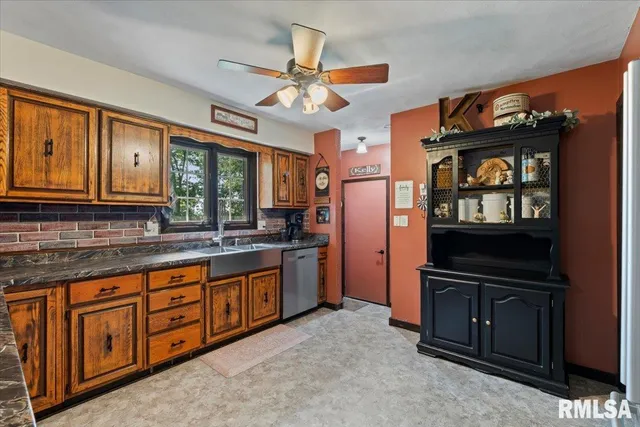 $299,900 | 109 Hillcrest Drive, Geneseo, IL 61254