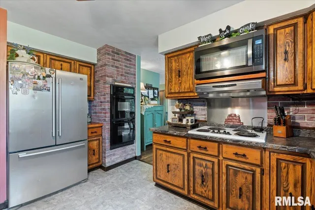 $299,900 | 109 Hillcrest Drive, Geneseo, IL 61254