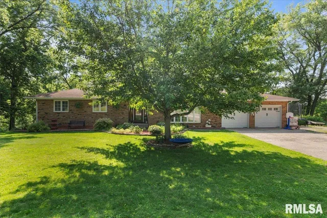 $299,900 | 109 Hillcrest Drive, Geneseo, IL 61254