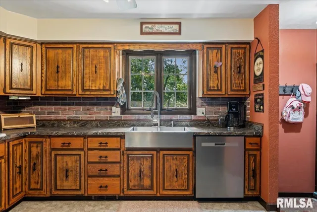 $299,900 | 109 Hillcrest Drive, Geneseo, IL 61254