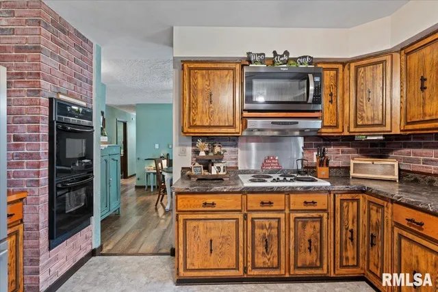 $299,900 | 109 Hillcrest Drive, Geneseo, IL 61254