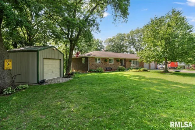 $299,900 | 109 Hillcrest Drive, Geneseo, IL 61254