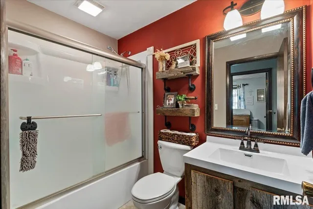 $299,900 | 109 Hillcrest Drive, Geneseo, IL 61254