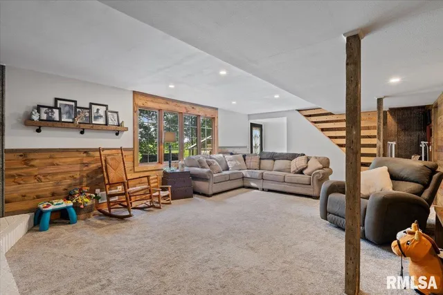 $299,900 | 109 Hillcrest Drive, Geneseo, IL 61254