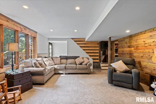 $299,900 | 109 Hillcrest Drive, Geneseo, IL 61254