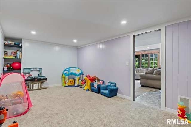 $299,900 | 109 Hillcrest Drive, Geneseo, IL 61254