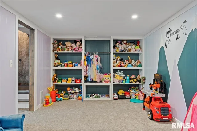 $299,900 | 109 Hillcrest Drive, Geneseo, IL 61254