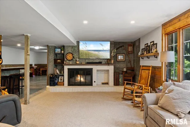 $299,900 | 109 Hillcrest Drive, Geneseo, IL 61254