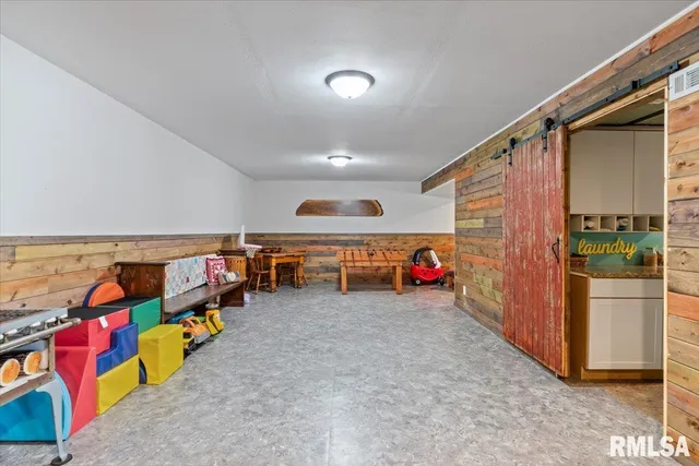 $299,900 | 109 Hillcrest Drive, Geneseo, IL 61254