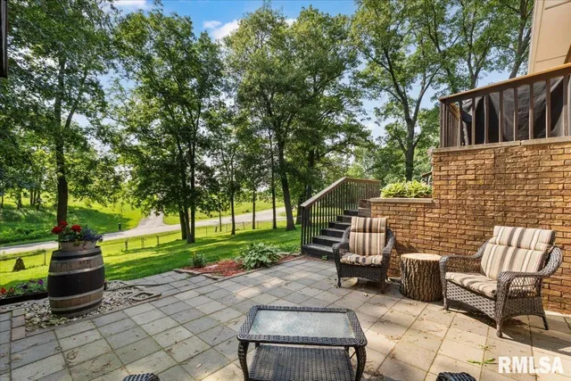 $299,900 | 109 Hillcrest Drive, Geneseo, IL 61254