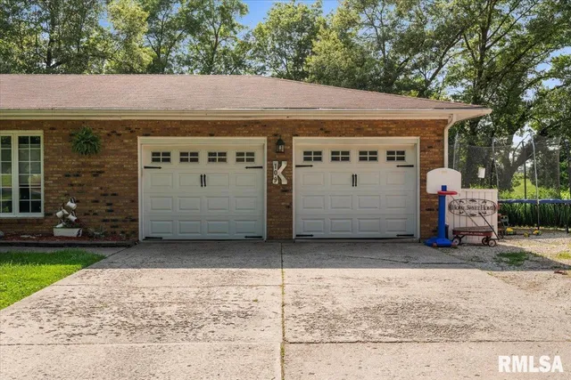 $299,900 | 109 Hillcrest Drive, Geneseo, IL 61254