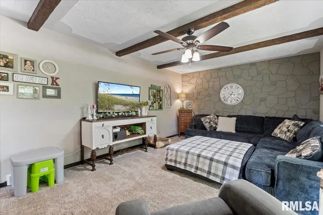 $299,900 | 109 Hillcrest Drive, Geneseo, IL 61254