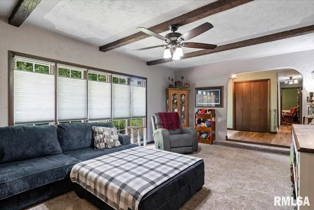 $299,900 | 109 Hillcrest Drive, Geneseo, IL 61254