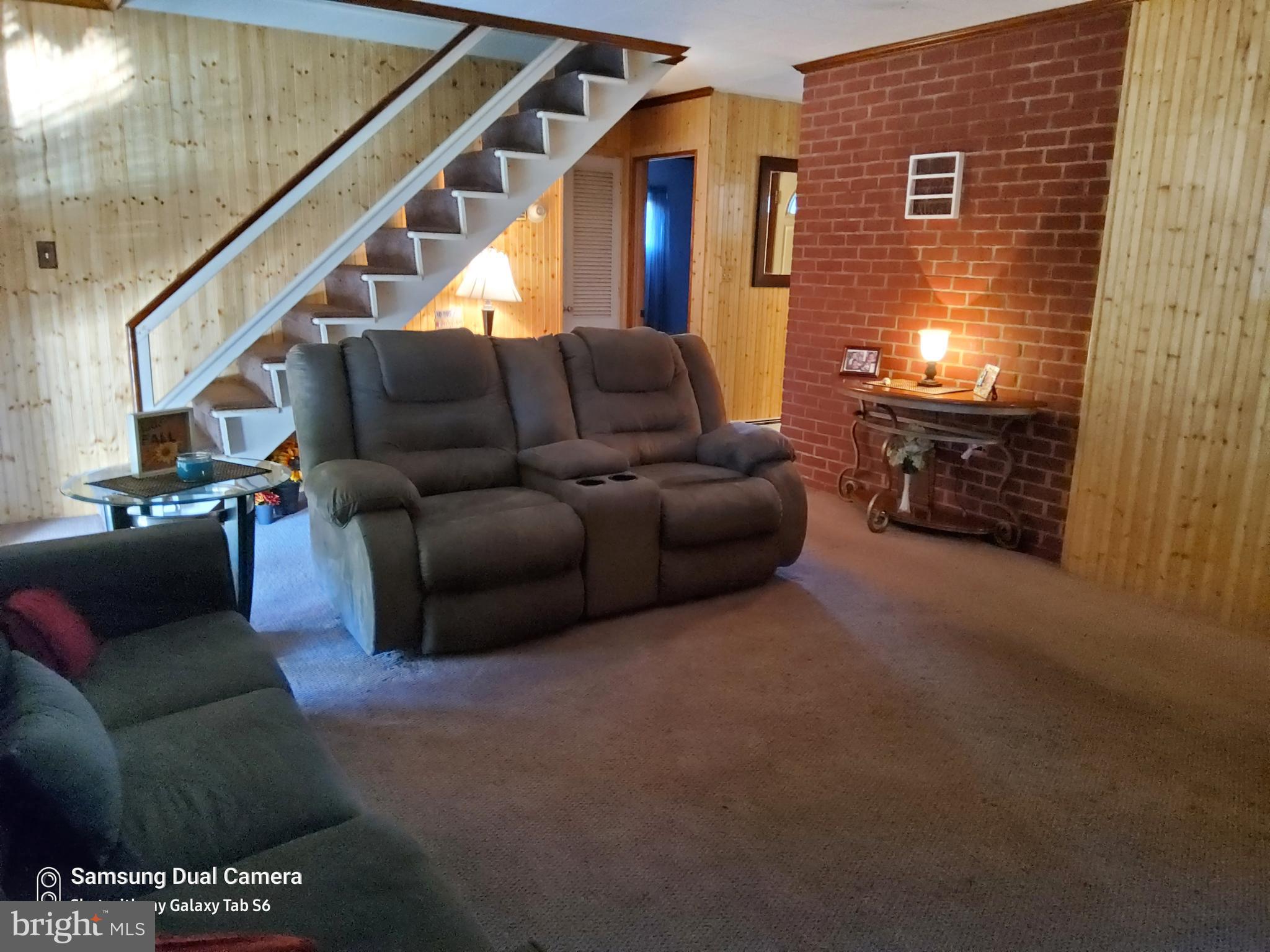 37 Goldengate Road Levittown, PA 19057 - Photo 8 of 23 Livingroom
