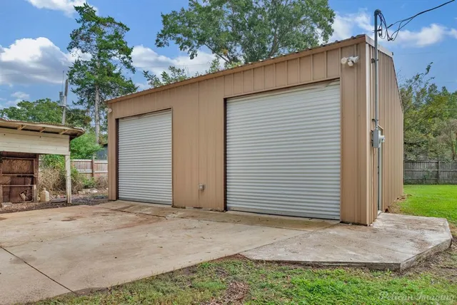 a view of a house with a garage