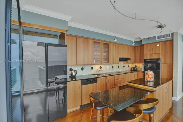 $10,500 | 19111 Collins Avenue, Unit 908, Sunny Isles Beach, FL 33160