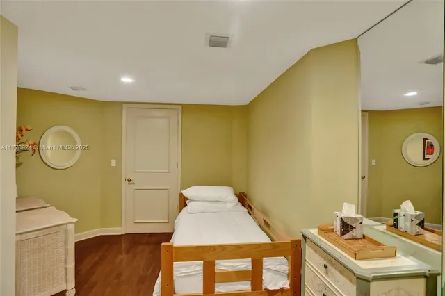 $10,500 | 19111 Collins Avenue, Unit 908, Sunny Isles Beach, FL 33160