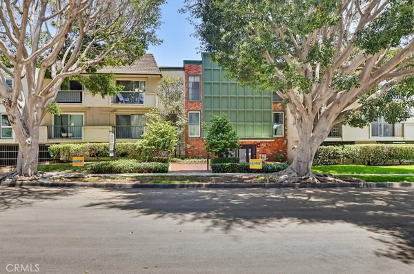 $725,000 | 3640 Cardiff Avenue, Unit 210, Los Angeles, CA 90034