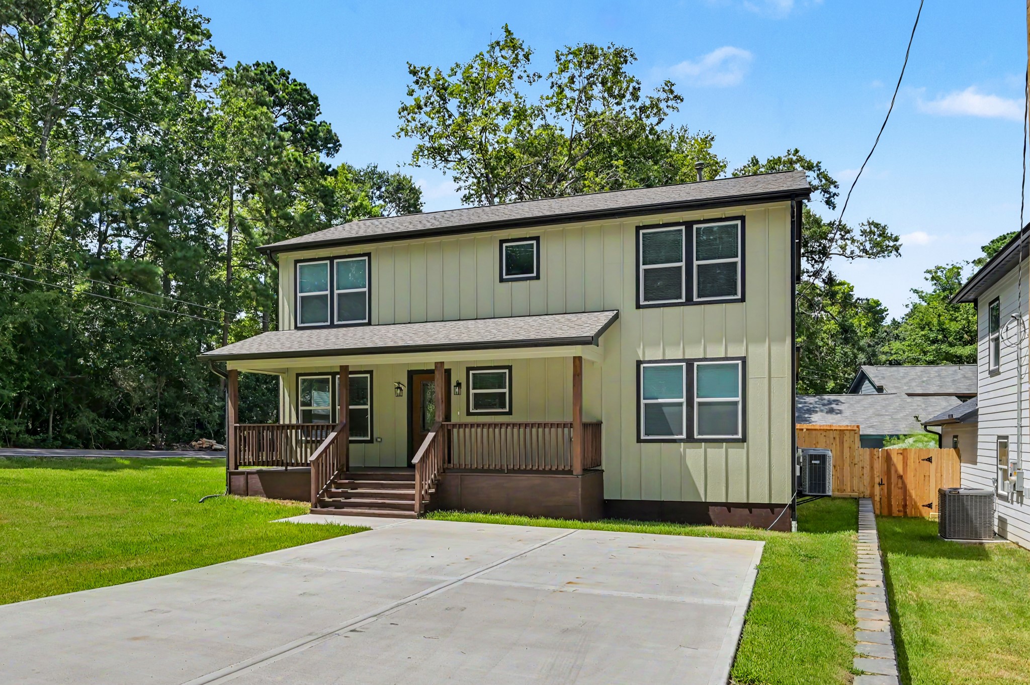 116 Sun City Lane Conroe, TX 77304 - Photo 2 of 39