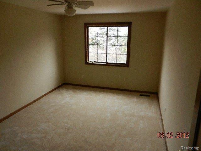 3388 Edmunton Drive Rochester, MI 48306 - Photo 8 of 17 DSCN1753.JPG