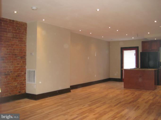 615 Columbia Road Northwest Washington, DC 20001 - Photo 13 of 26 Interior (General)