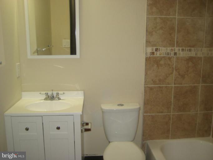 615 Columbia Road Northwest Washington, DC 20001 - Photo 15 of 26 Bath