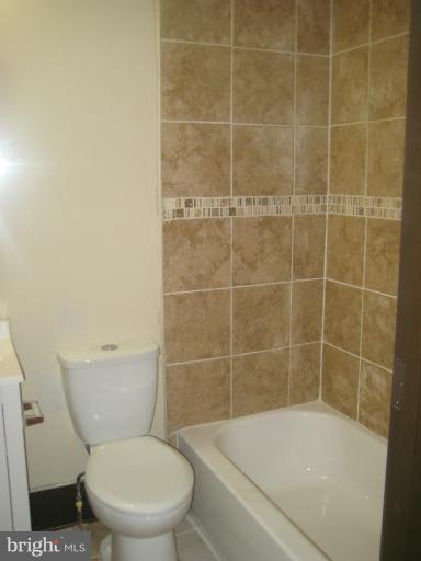 615 Columbia Road Northwest Washington, DC 20001 - Photo 25 of 26 Bath