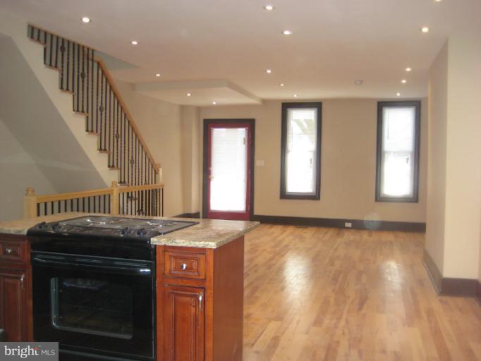 615 Columbia Road Northwest Washington, DC 20001 - Photo 5 of 26 Interior (General)