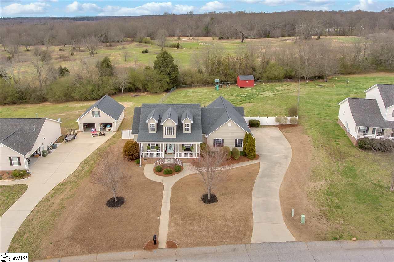 110 Lisa Drive Fountain Inn, SC 29644 - Photo 3 of 35 Gallery Image 3