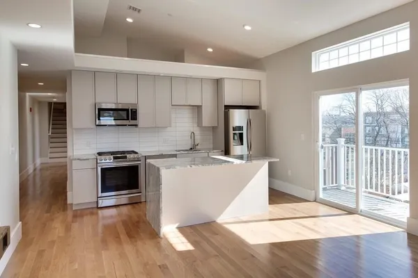 $4,250 | 204 Spencer Avenue, Unit 9, Chelsea, MA 02150