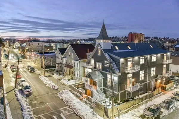 $4,250 | 204 Spencer Avenue, Unit 9, Chelsea, MA 02150