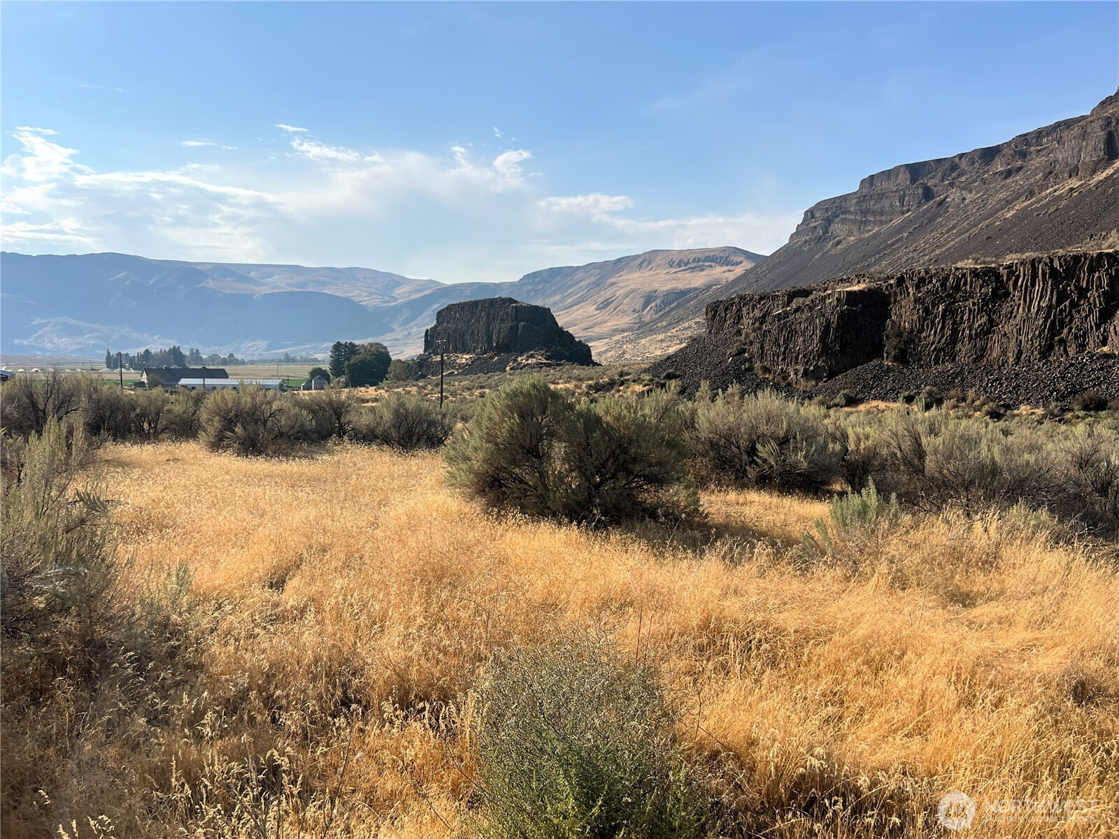 131 Wagon Road Palisades, WA 98845 - Photo 4 of 21 a view of a house with a yard