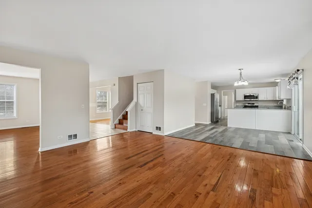 $550,000 | 145 South Oakleaf Road, Algonquin, IL 60102