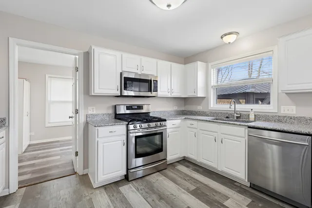 $550,000 | 145 South Oakleaf Road, Algonquin, IL 60102