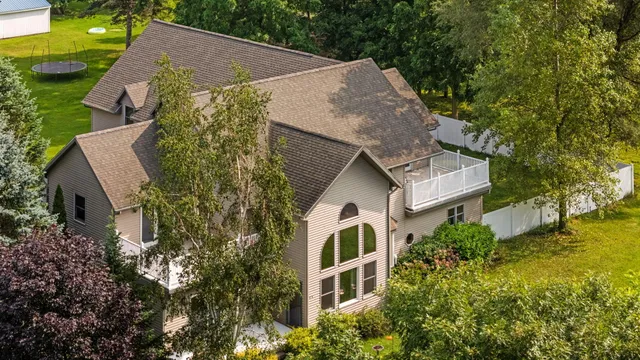 $550,000 | 211 Bluff Avenue, Eastlake, MI 49626