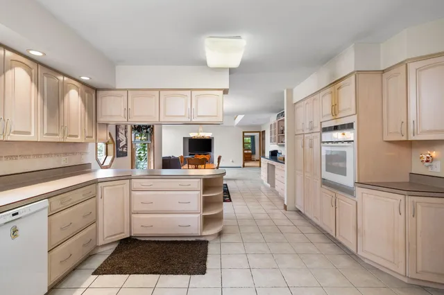 $550,000 | 211 Bluff Avenue, Eastlake, MI 49626