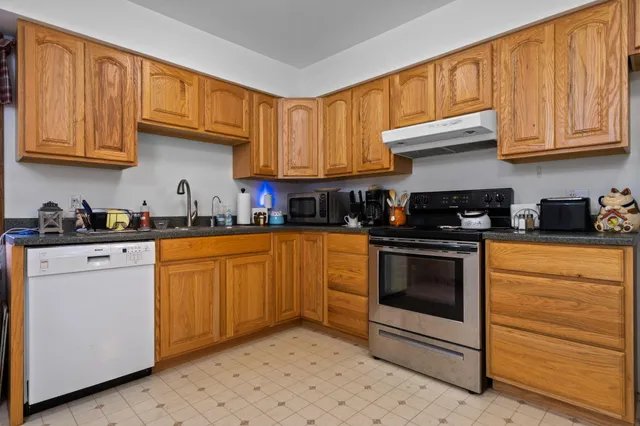 $550,000 | 211 Bluff Avenue, Eastlake, MI 49626