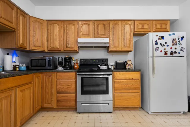 $550,000 | 211 Bluff Avenue, Eastlake, MI 49626