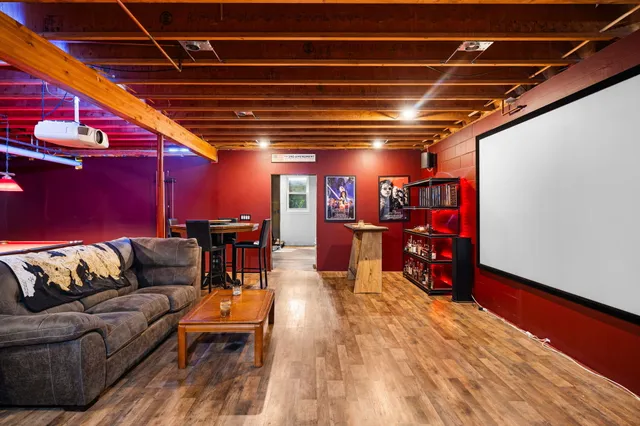 $550,000 | 211 Bluff Avenue, Eastlake, MI 49626