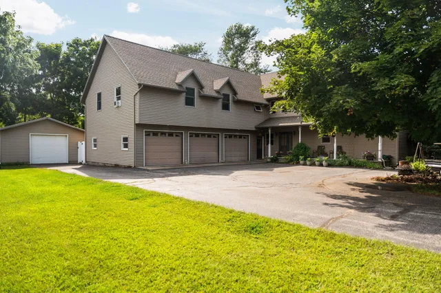$550,000 | 211 Bluff Avenue, Eastlake, MI 49626