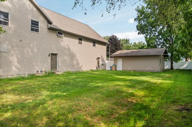 $550,000 | 211 Bluff Avenue, Eastlake, MI 49626