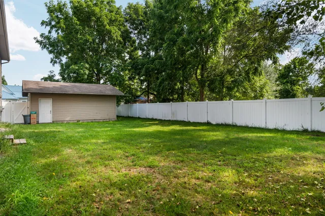 $550,000 | 211 Bluff Avenue, Eastlake, MI 49626